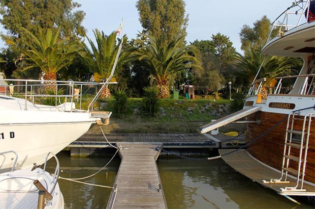 Boat And Breakfast Fiumicino - Roma Hotel Ostia Antica Buitenkant foto